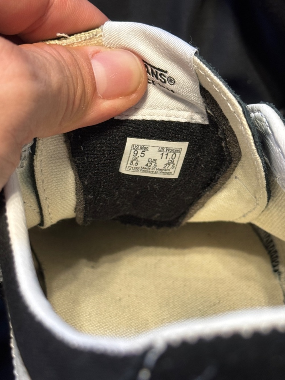 Vans Sk8 Low - black/white skate shoes
(M 9.5 / W 11) - Picture 7 of 7